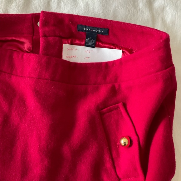 TOMMY HILFIGER mini skirt with golden buttons in fuchsia colour, thick fabric - Picture 3 of 4